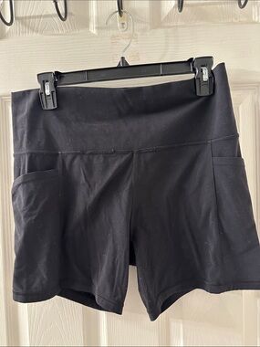 Athleta Black High-Waist Pocketed Performance Shorts